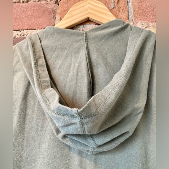 Style & Co Kahki Green Zip-Up Short Sleeve Top.  Size: Small - Picture 6 of 12